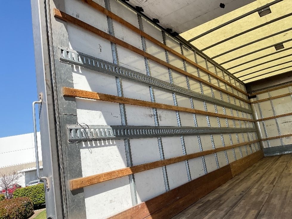 Medium Duty Box Truck-Light and Medium Duty Trucks-International-2020-MV607-Torrance-CA-137,974\n\t\tmiles-$ 61,250 - Image 11