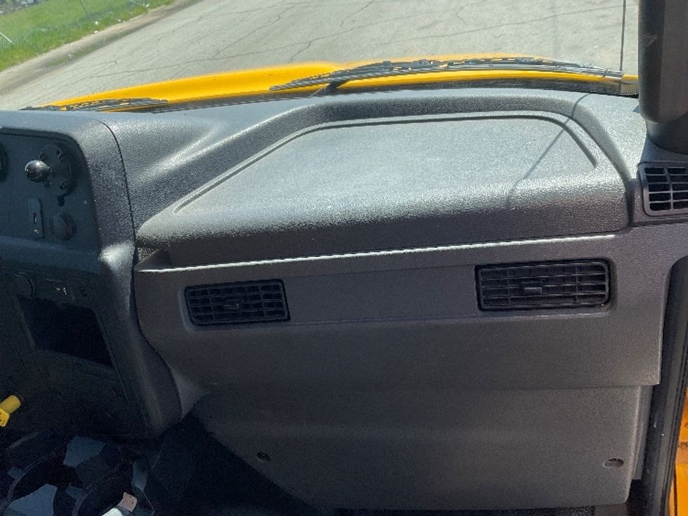 Medium Duty Box Truck-Light and Medium Duty Trucks-International-2020-MV607-Torrance-CA-148,259\n\t\tmiles-$ 53,000 - Image 21