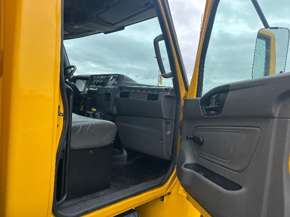 Medium Duty Box Truck-Light and Medium Duty Trucks-International-2020-MV607-Torrance-CA-159,468\n\t\tmiles-$ 53,000 - Image 20