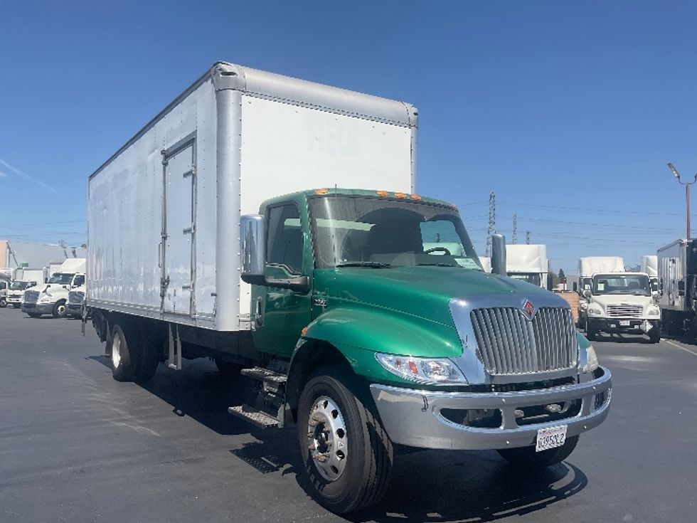 Medium Duty Box Truck-Light and Medium Duty Trucks-International-2020-MV607-Torrance-CA-164,750\n\t\tmiles-$ 51,250 - Image 1