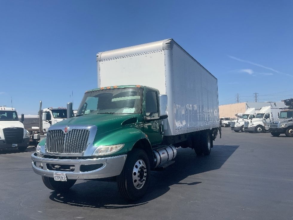 Medium Duty Box Truck-Light and Medium Duty Trucks-International-2020-MV607-Torrance-CA-164,750\n\t\tmiles-$ 51,250 - Image 3