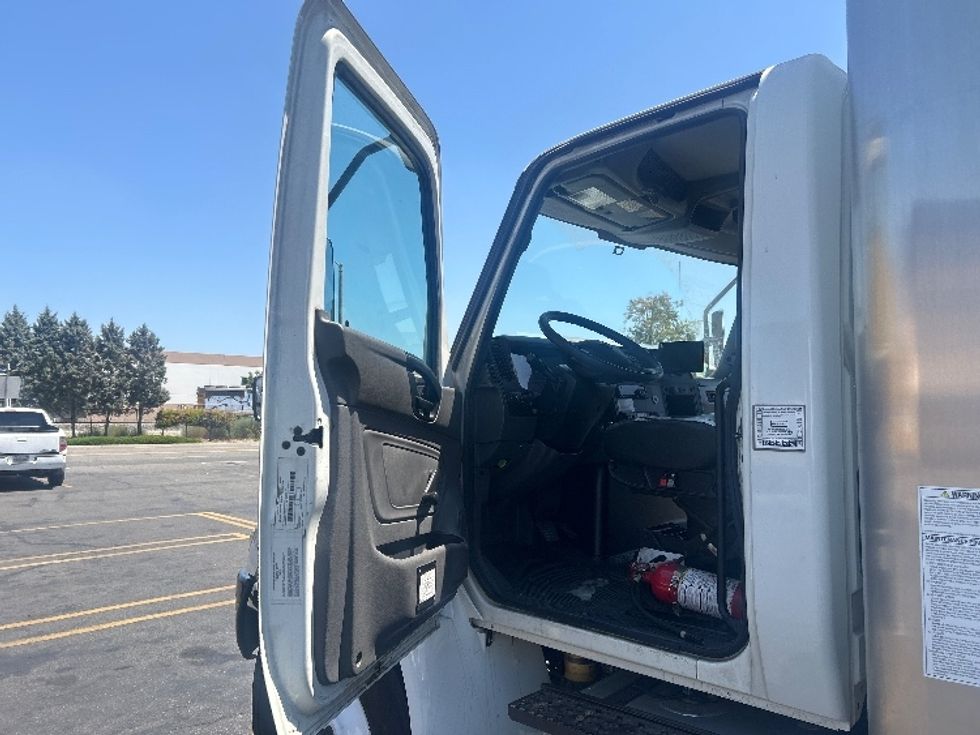 Medium Duty Box Truck-Light and Medium Duty Trucks-International-2020-MV607-Torrance-CA-176,325\n\t\tmiles-$ 38,750 - Image 16