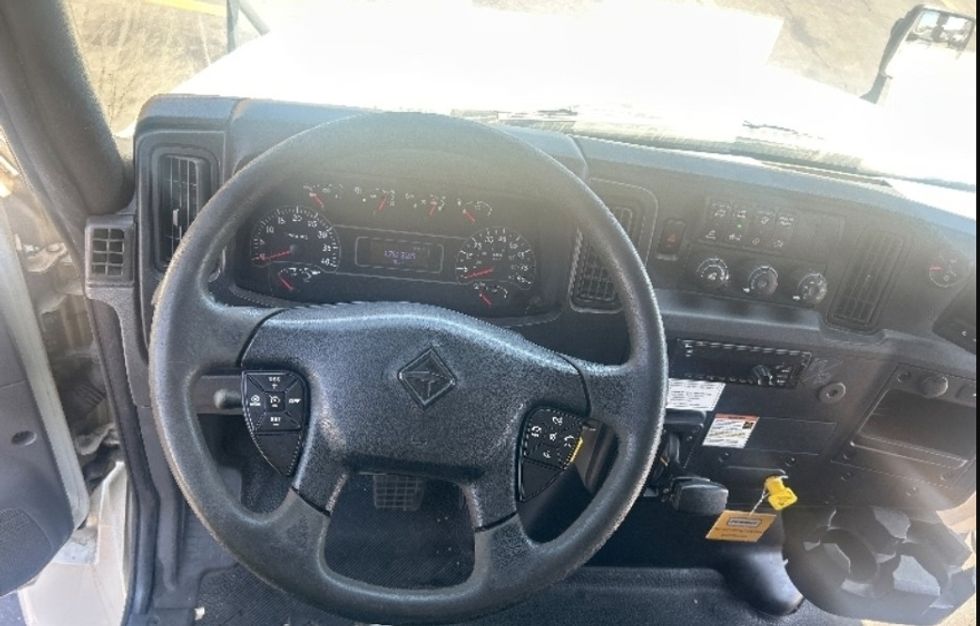 Medium Duty Box Truck-Light and Medium Duty Trucks-International-2020-MV607-Torrance-CA-176,325\n\t\tmiles-$ 38,750 - Image 17