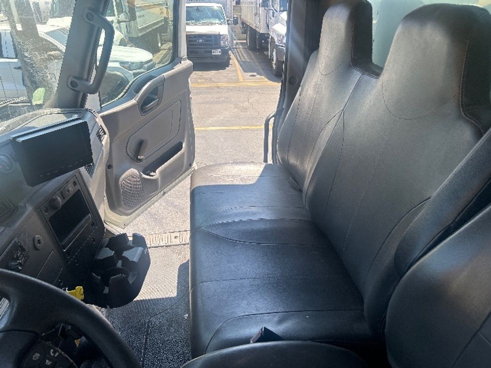 Medium Duty Box Truck-Light and Medium Duty Trucks-International-2020-MV607-Torrance-CA-176,325\n\t\tmiles-$ 38,750 - Image 18