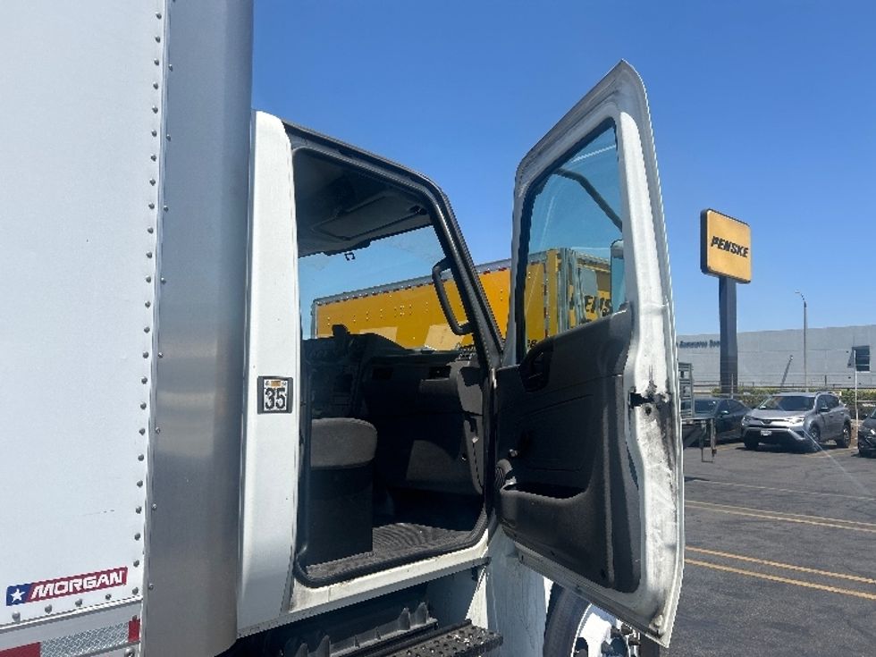 Medium Duty Box Truck-Light and Medium Duty Trucks-International-2020-MV607-Torrance-CA-176,325\n\t\tmiles-$ 38,750 - Image 19