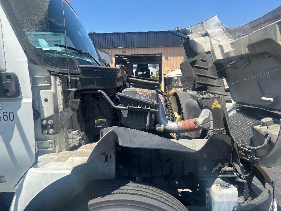 Medium Duty Box Truck-Light and Medium Duty Trucks-International-2020-MV607-Torrance-CA-176,325\n\t\tmiles-$ 38,750 - Image 21