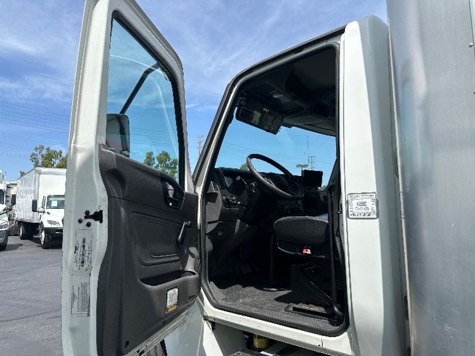 Medium Duty Box Truck-Light and Medium Duty Trucks-International-2020-MV607-Torrance-CA-182,714\n\t\tmiles-$ 37,500 - Image 16