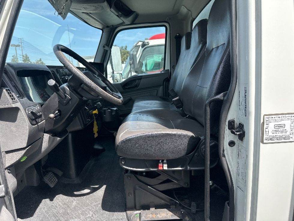Medium Duty Box Truck-Light and Medium Duty Trucks-International-2020-MV607-Torrance-CA-182,714\n\t\tmiles-$ 37,500 - Image 17