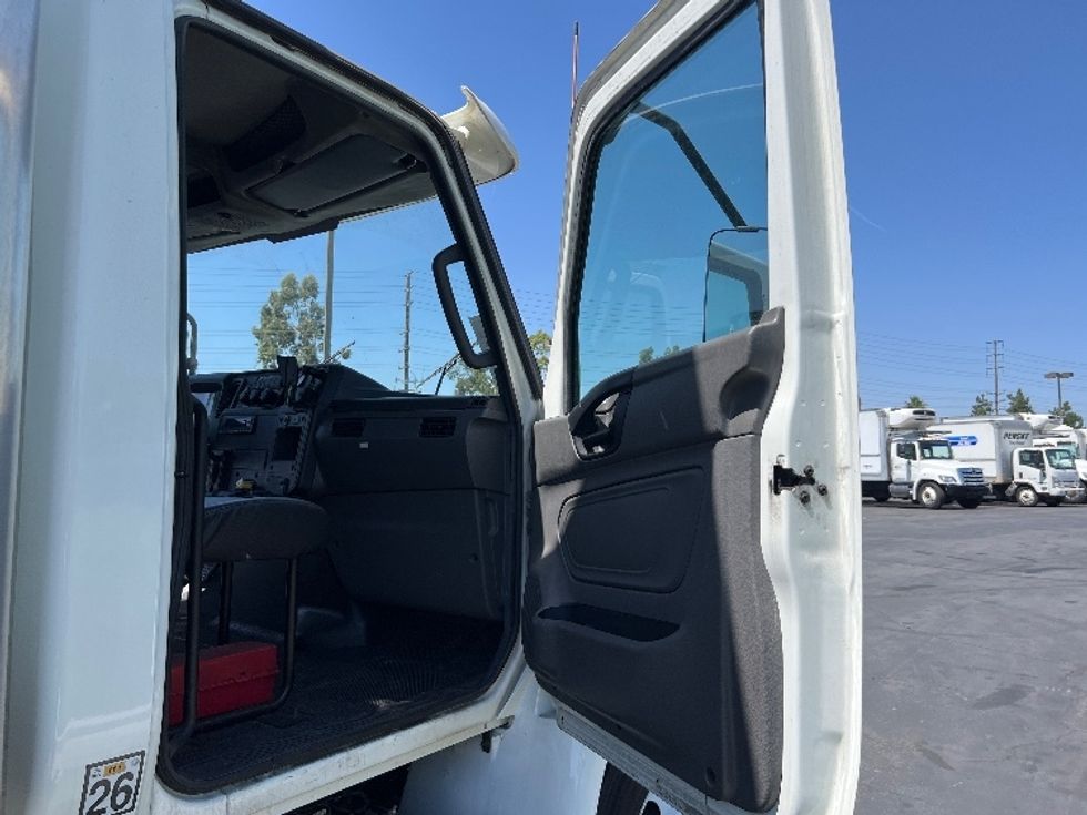 Medium Duty Box Truck-Light and Medium Duty Trucks-International-2020-MV607-Torrance-CA-189,981\n\t\tmiles-$ 44,750 - Image 19