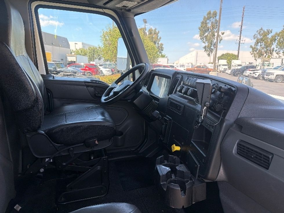 Medium Duty Box Truck-Light and Medium Duty Trucks-International-2020-MV607-Torrance-CA-189,981\n\t\tmiles-$ 44,750 - Image 22