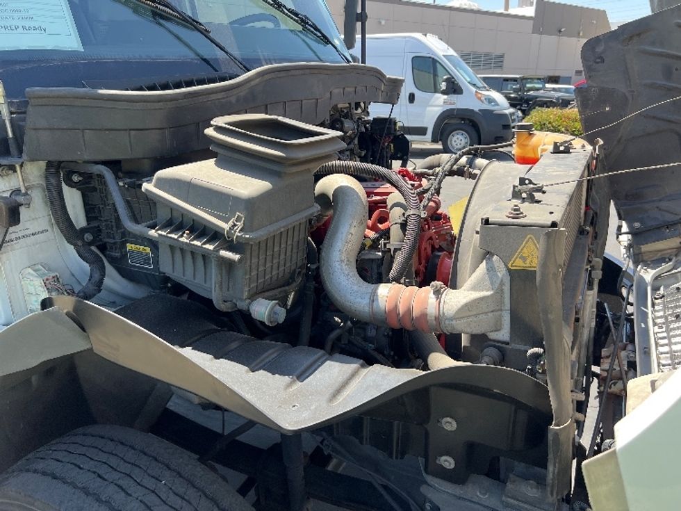 Medium Duty Box Truck-Light and Medium Duty Trucks-International-2020-MV607-Torrance-CA-189,981\n\t\tmiles-$ 44,750 - Image 23