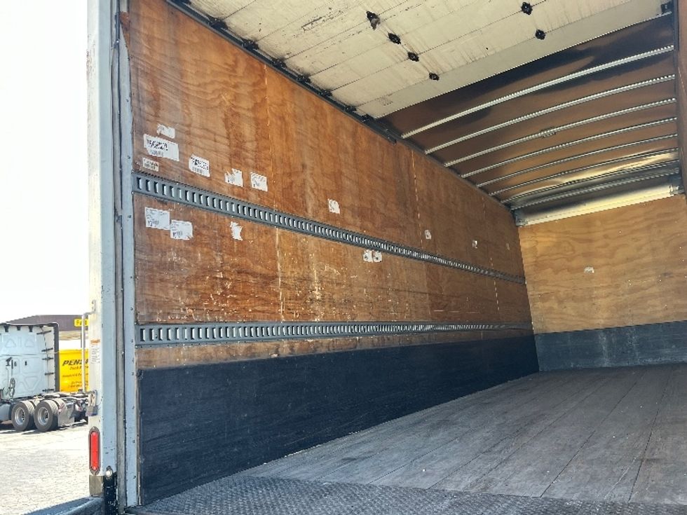 Medium Duty Box Truck-Light and Medium Duty Trucks-International-2020-MV607-Torrance-CA-196,181\n\t\tmiles-$ 42,750 - Image 11