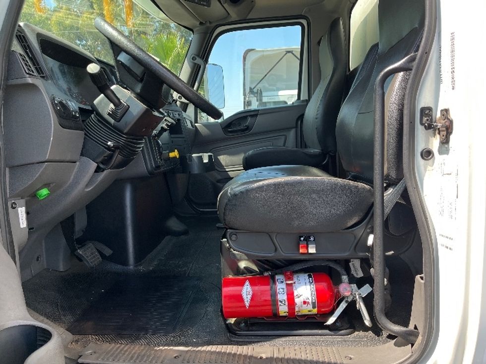 Medium Duty Box Truck-Light and Medium Duty Trucks-International-2020-MV607-Torrance-CA-196,181\n\t\tmiles-$ 42,750 - Image 17