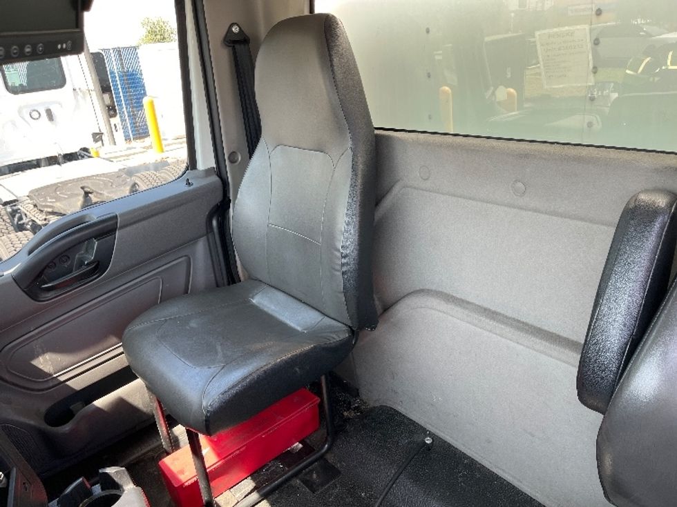 Medium Duty Box Truck-Light and Medium Duty Trucks-International-2020-MV607-Torrance-CA-196,181\n\t\tmiles-$ 42,750 - Image 19