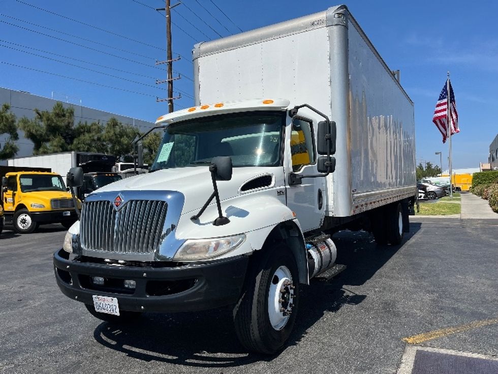 Medium Duty Box Truck-Light and Medium Duty Trucks-International-2020-MV607-Torrance-CA-196,181\n\t\tmiles-$ 42,750 - Image 3