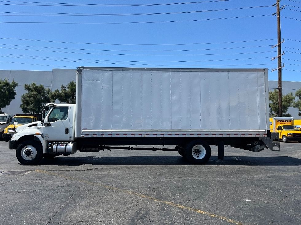 Medium Duty Box Truck-Light and Medium Duty Trucks-International-2020-MV607-Torrance-CA-196,181\n\t\tmiles-$ 42,750 - Image 4