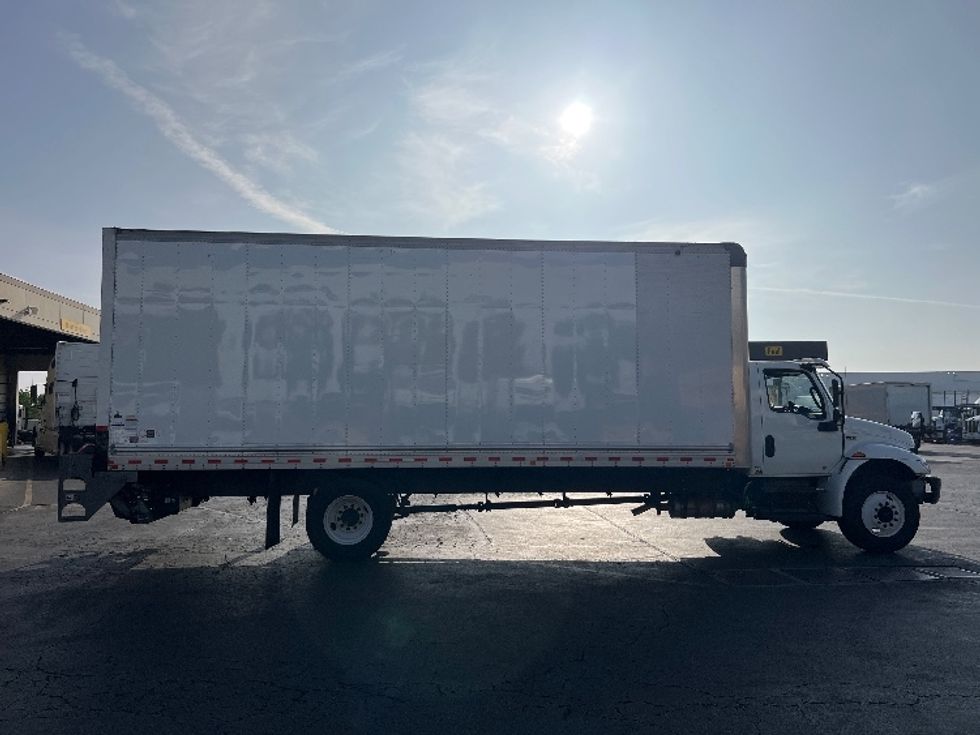 Medium Duty Box Truck-Light and Medium Duty Trucks-International-2020-MV607-Torrance-CA-199,515\n\t\tmiles-$ 42,250 - Image 15