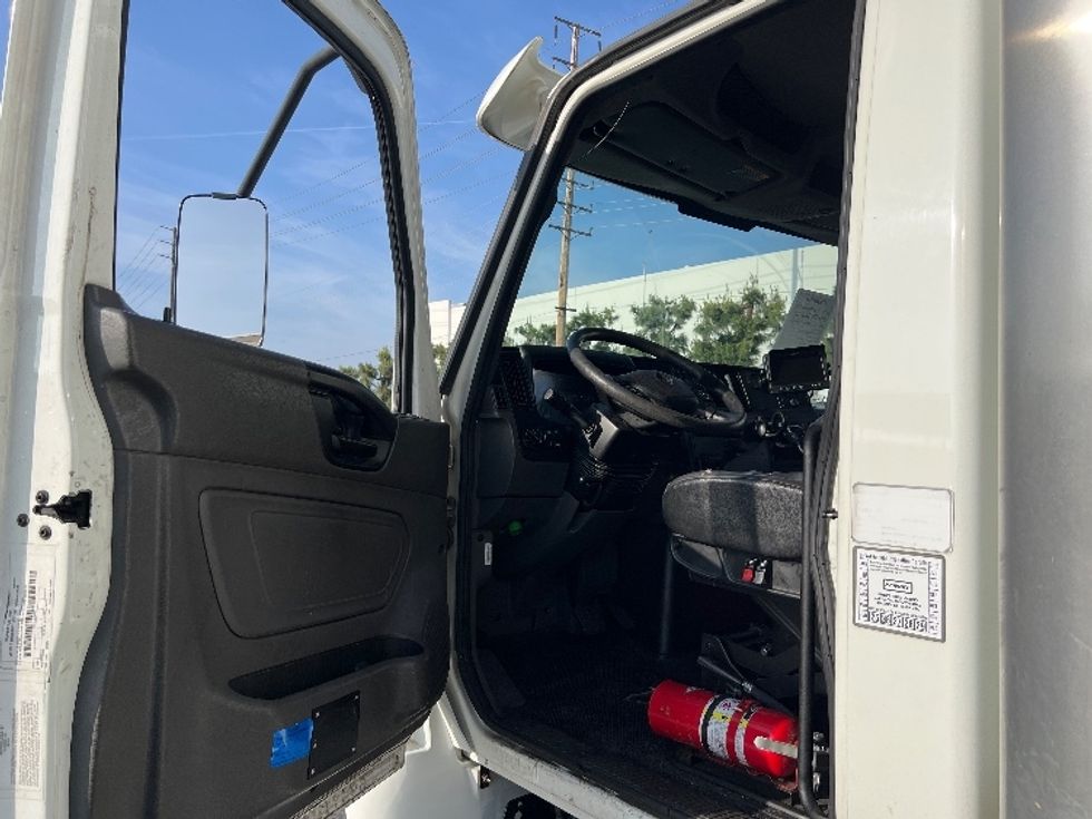 Medium Duty Box Truck-Light and Medium Duty Trucks-International-2020-MV607-Torrance-CA-199,515\n\t\tmiles-$ 42,250 - Image 16