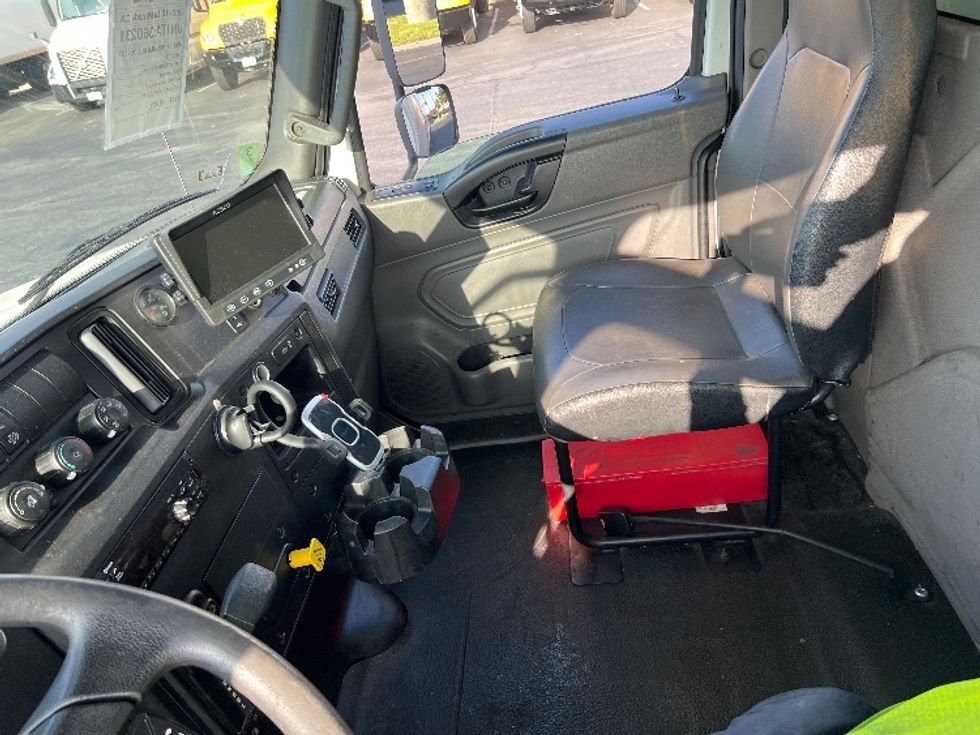 Medium Duty Box Truck-Light and Medium Duty Trucks-International-2020-MV607-Torrance-CA-199,515\n\t\tmiles-$ 42,250 - Image 19