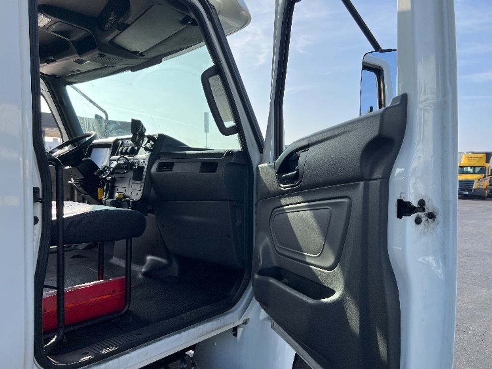 Medium Duty Box Truck-Light and Medium Duty Trucks-International-2020-MV607-Torrance-CA-199,515\n\t\tmiles-$ 42,250 - Image 20