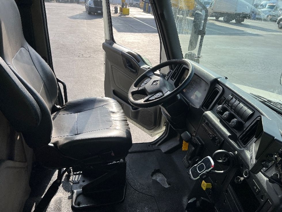 Medium Duty Box Truck-Light and Medium Duty Trucks-International-2020-MV607-Torrance-CA-199,515\n\t\tmiles-$ 42,250 - Image 22