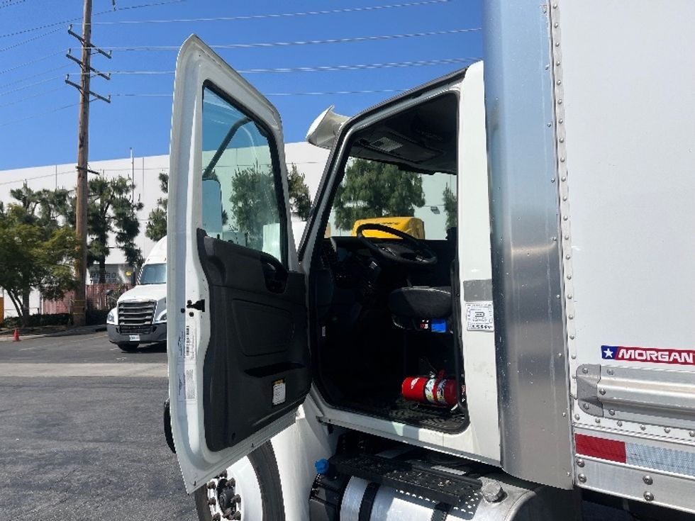 Medium Duty Box Truck-Light and Medium Duty Trucks-International-2020-MV607-Torrance-CA-208,723\n\t\tmiles-$ 37,500 - Image 16