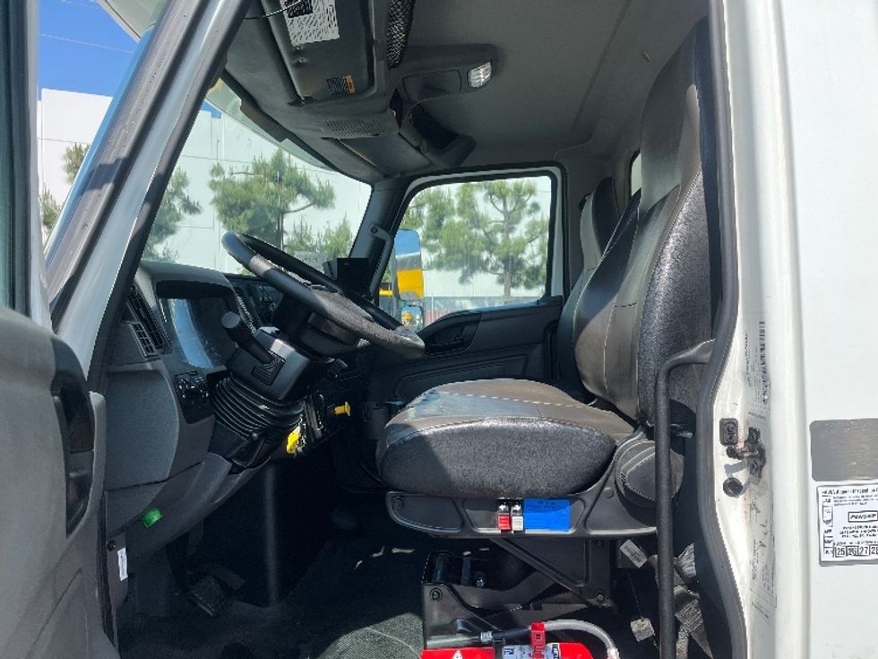 Medium Duty Box Truck-Light and Medium Duty Trucks-International-2020-MV607-Torrance-CA-208,723\n\t\tmiles-$ 37,500 - Image 17