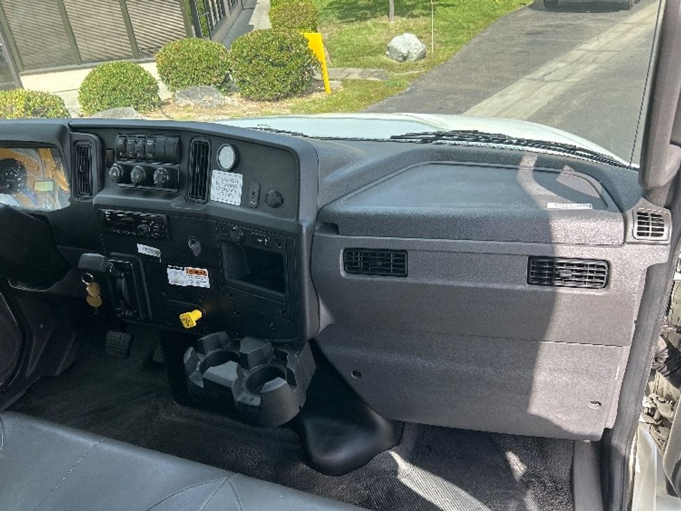 Medium Duty Box Truck-Light and Medium Duty Trucks-International-2020-MV607-Torrance-CA-41,079\n\t\tmiles-$ 66,250 - Image 21