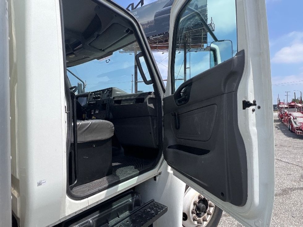 Medium Duty Box Truck-Light and Medium Duty Trucks-International-2020-MV607-Torrance-CA-69,397\n\t\tmiles-$ 66,500 - Image 20
