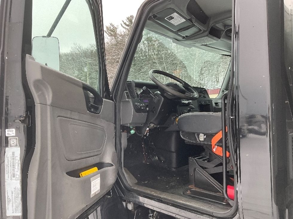 Medium Duty Box Truck-Light and Medium Duty Trucks-International-2020-MV607-Traverse City-MI-107,845\n\t\tmiles-$ 48,250 - Image 16