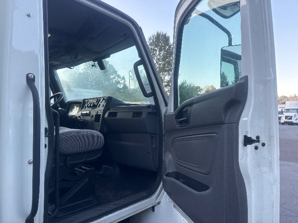 Medium Duty Box Truck-Light and Medium Duty Trucks-International-2020-MV607-Tukwila-WA-130,233\n\t\tmiles-$ 46,250 - Image 19