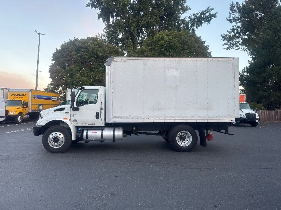 Medium Duty Box Truck-Light and Medium Duty Trucks-International-2020-MV607-Tukwila-WA-130,233\n\t\tmiles-$ 46,250 - Image 4