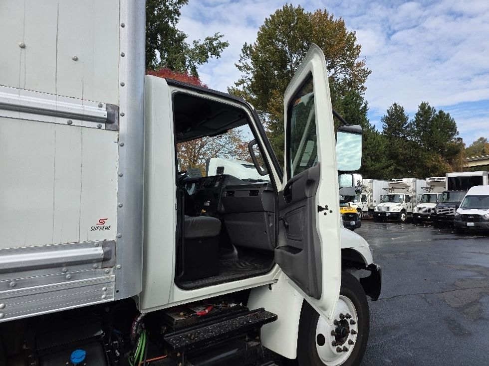 Medium Duty Box Truck-Light and Medium Duty Trucks-International-2020-MV607-Tukwila-WA-133,115\n\t\tmiles-$ 58,250 - Image 20
