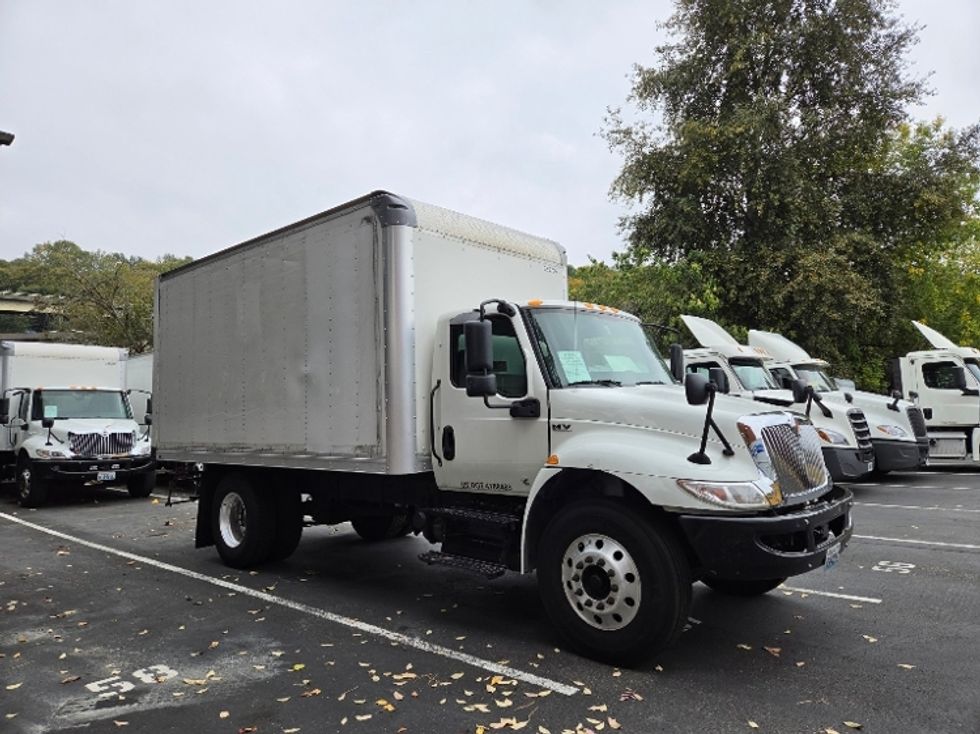 Medium Duty Box Truck-Light and Medium Duty Trucks-International-2020-MV607-Tukwila-WA-137,911\n\t\tmiles-$ 45,500 - Image 1