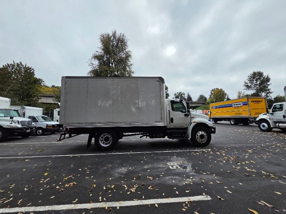 Medium Duty Box Truck-Light and Medium Duty Trucks-International-2020-MV607-Tukwila-WA-137,911\n\t\tmiles-$ 45,500 - Image 15