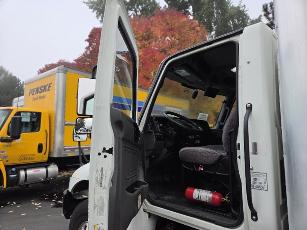 Medium Duty Box Truck-Light and Medium Duty Trucks-International-2020-MV607-Tukwila-WA-137,911\n\t\tmiles-$ 45,500 - Image 16