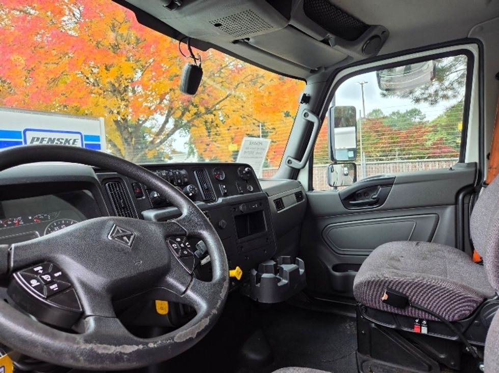 Medium Duty Box Truck-Light and Medium Duty Trucks-International-2020-MV607-Tukwila-WA-137,911\n\t\tmiles-$ 45,500 - Image 17