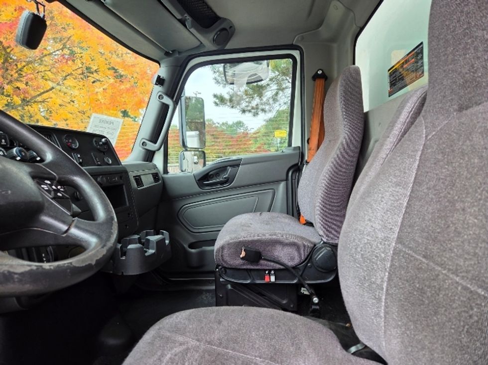 Medium Duty Box Truck-Light and Medium Duty Trucks-International-2020-MV607-Tukwila-WA-137,911\n\t\tmiles-$ 45,500 - Image 19