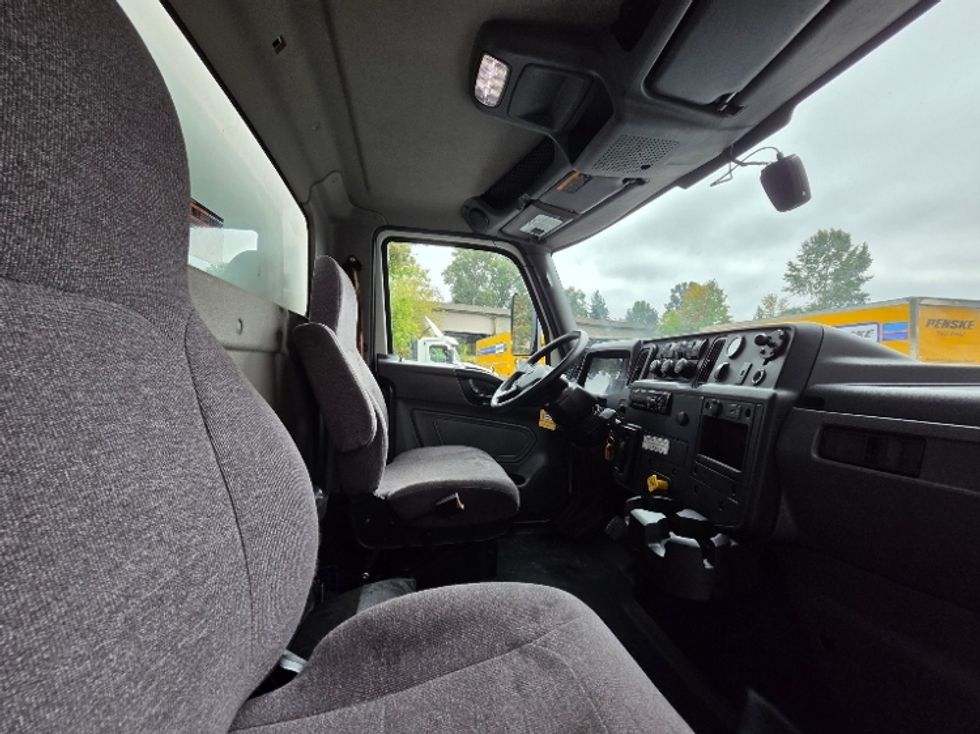 Medium Duty Box Truck-Light and Medium Duty Trucks-International-2020-MV607-Tukwila-WA-137,911\n\t\tmiles-$ 45,500 - Image 22