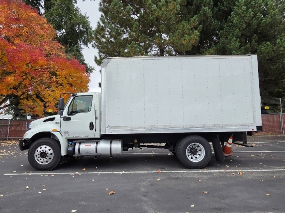 Medium Duty Box Truck-Light and Medium Duty Trucks-International-2020-MV607-Tukwila-WA-137,911\n\t\tmiles-$ 45,500 - Image 4