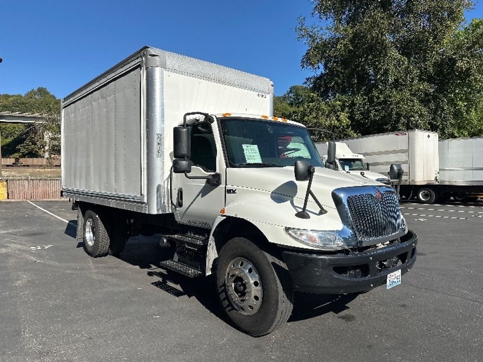 Medium Duty Box Truck-Light and Medium Duty Trucks-International-2020-MV607-Tukwila-WA-138,600\n\t\tmiles-$ 47,000 - Image 1