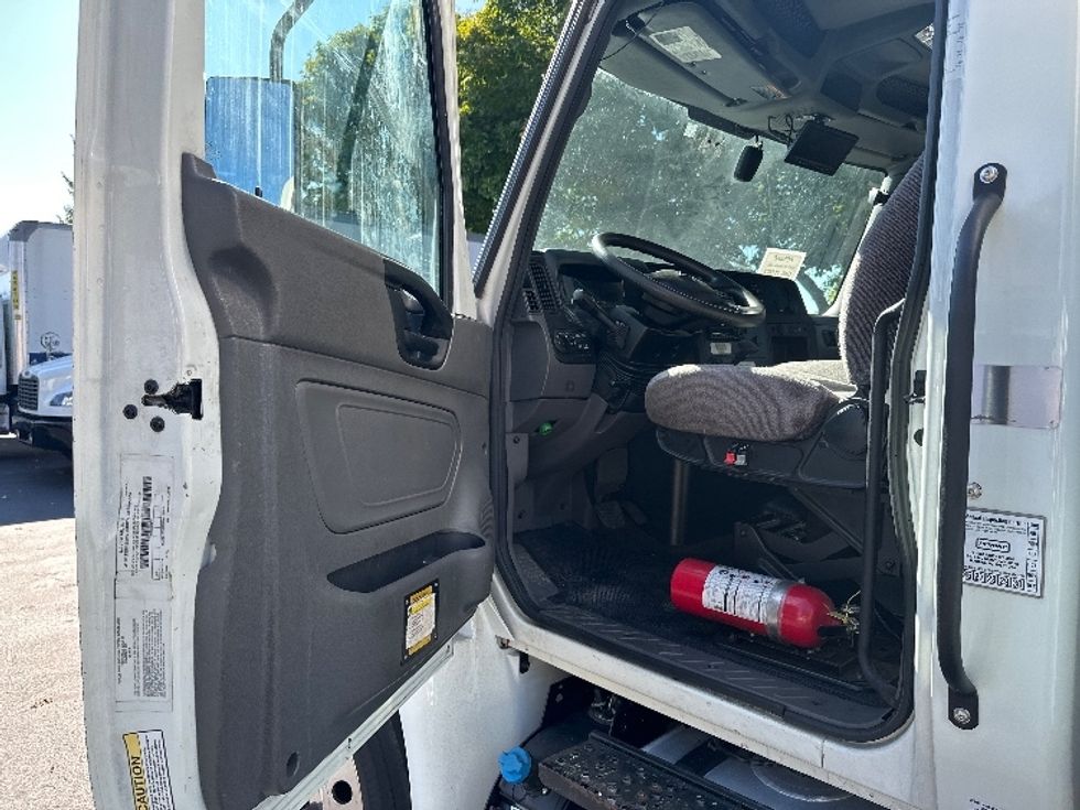 Medium Duty Box Truck-Light and Medium Duty Trucks-International-2020-MV607-Tukwila-WA-138,600\n\t\tmiles-$ 47,000 - Image 16
