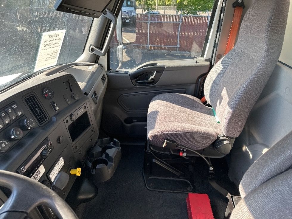 Medium Duty Box Truck-Light and Medium Duty Trucks-International-2020-MV607-Tukwila-WA-138,600\n\t\tmiles-$ 47,000 - Image 18
