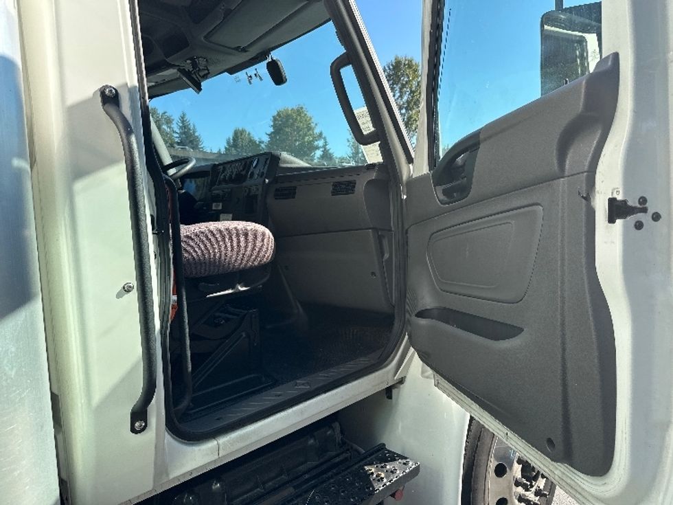 Medium Duty Box Truck-Light and Medium Duty Trucks-International-2020-MV607-Tukwila-WA-138,600\n\t\tmiles-$ 47,000 - Image 19
