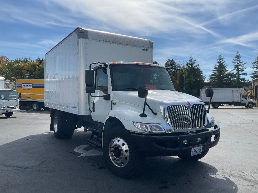 Medium Duty Box Truck-Light and Medium Duty Trucks-International-2020-MV607-Tukwila-WA-146,499\n\t\tmiles-$ 46,000 - Image 1
