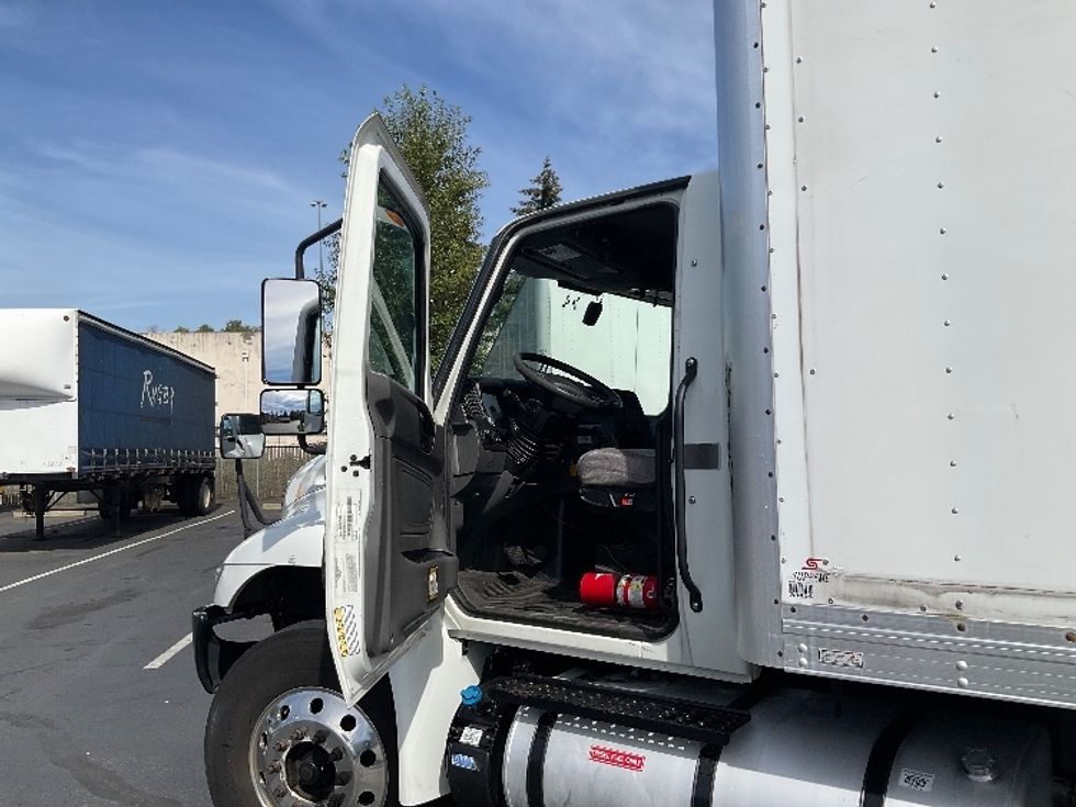 Medium Duty Box Truck-Light and Medium Duty Trucks-International-2020-MV607-Tukwila-WA-146,499\n\t\tmiles-$ 46,000 - Image 16