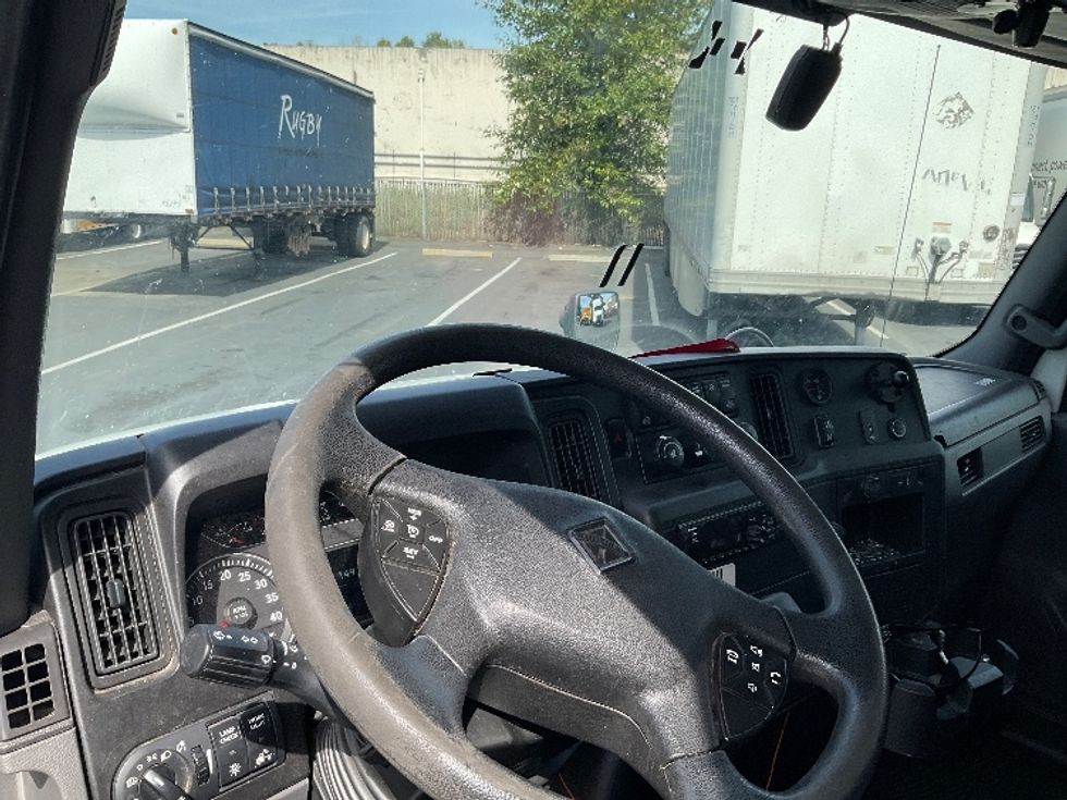 Medium Duty Box Truck-Light and Medium Duty Trucks-International-2020-MV607-Tukwila-WA-146,499\n\t\tmiles-$ 46,000 - Image 17