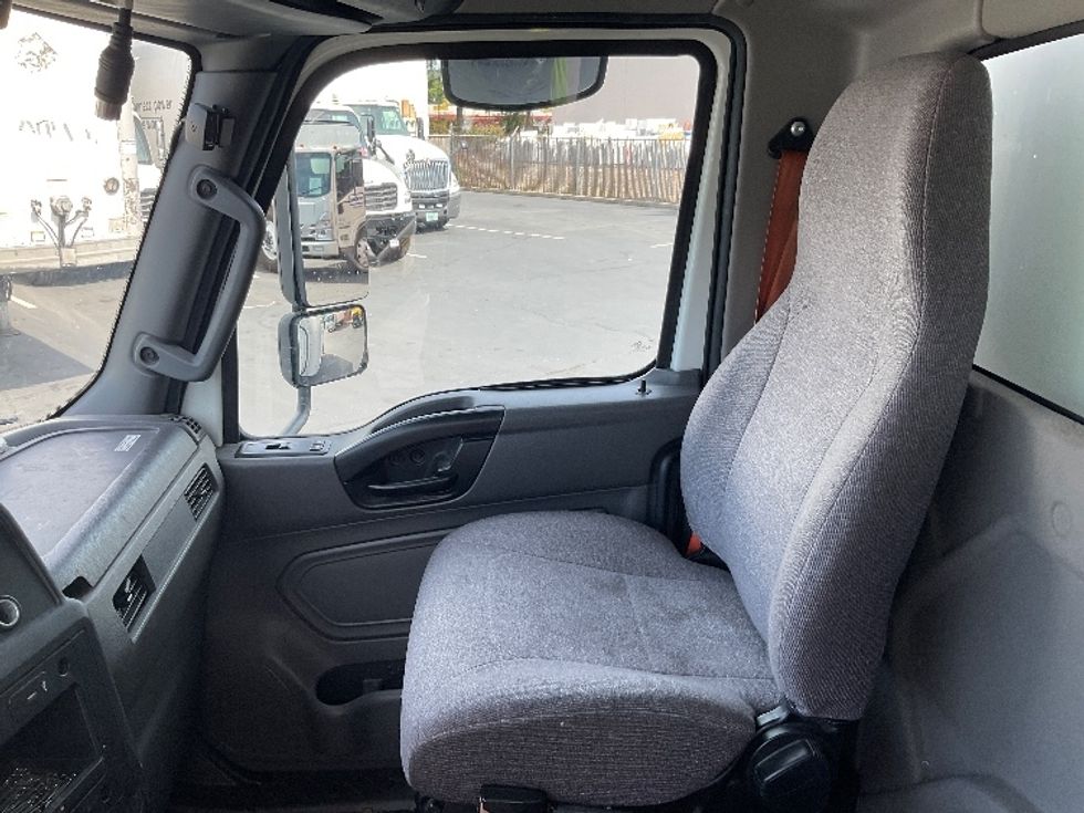 Medium Duty Box Truck-Light and Medium Duty Trucks-International-2020-MV607-Tukwila-WA-146,499\n\t\tmiles-$ 46,000 - Image 19