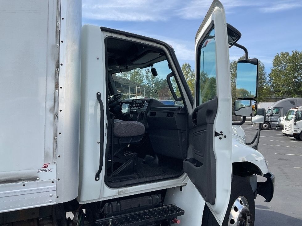 Medium Duty Box Truck-Light and Medium Duty Trucks-International-2020-MV607-Tukwila-WA-146,499\n\t\tmiles-$ 46,000 - Image 20