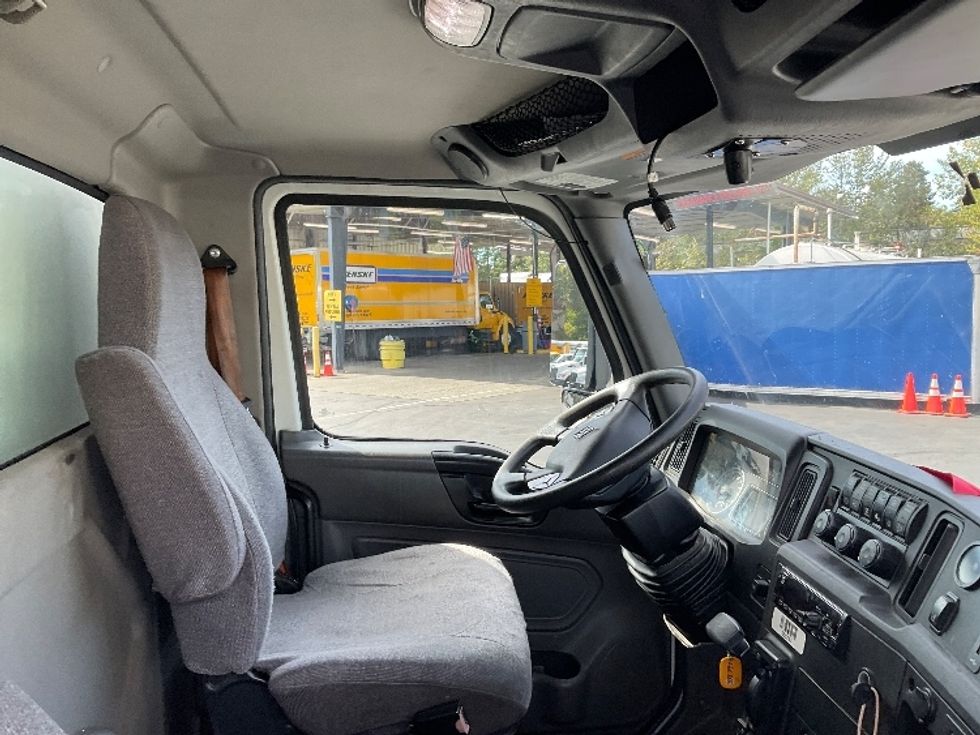 Medium Duty Box Truck-Light and Medium Duty Trucks-International-2020-MV607-Tukwila-WA-146,499\n\t\tmiles-$ 46,000 - Image 22